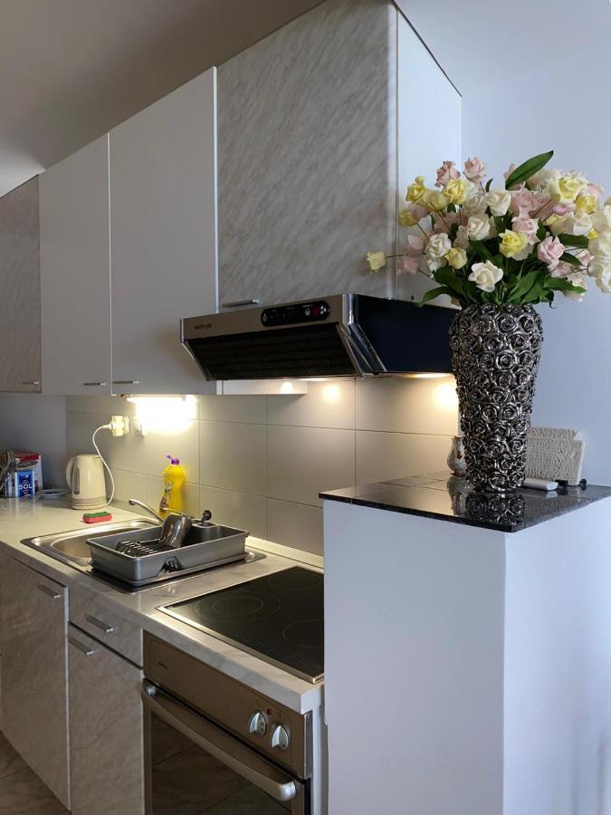 Beach Apartments Mika Локва-Рогозниця Екстер'єр фото