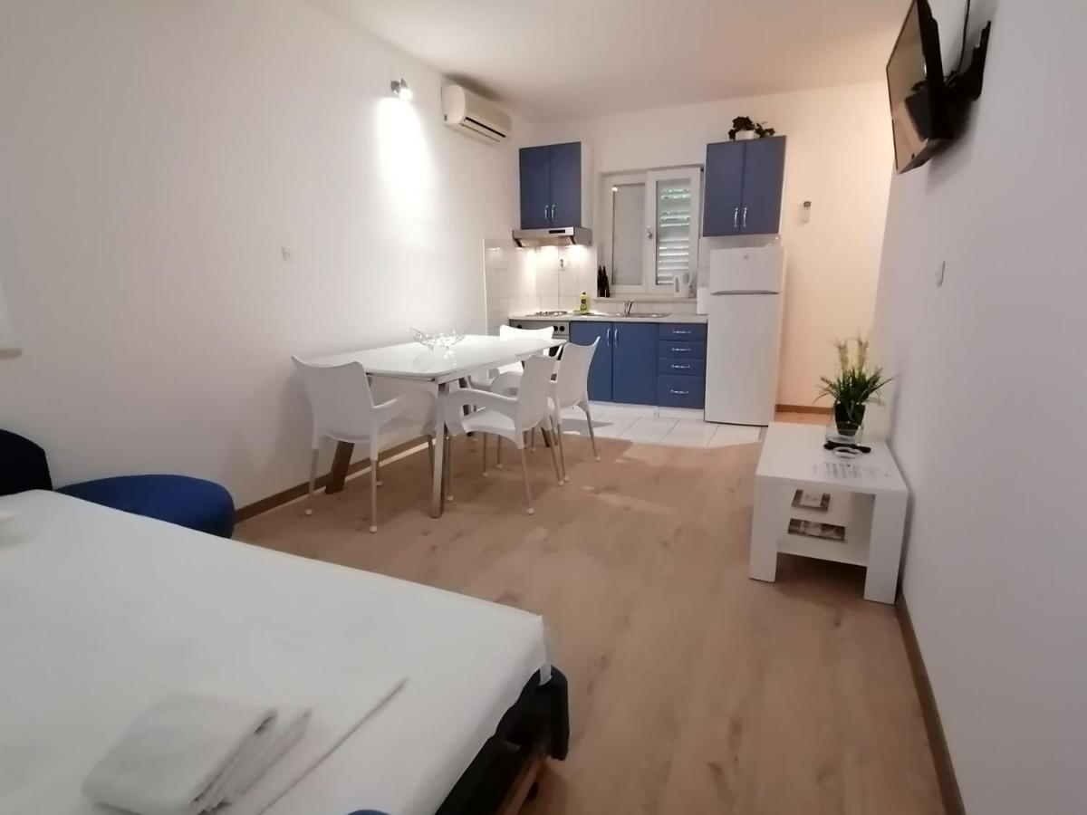 Beach Apartments Mika Локва-Рогозниця Екстер'єр фото