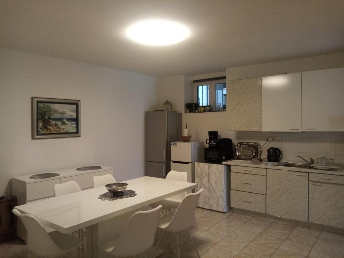 Beach Apartments Mika Локва-Рогозниця Екстер'єр фото